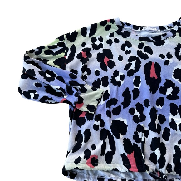 Ee•Some top animal print Medium - Picture 4 of 7